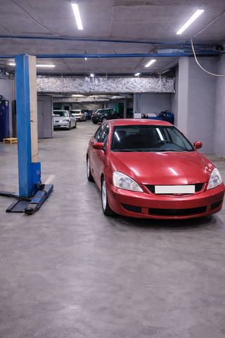 Опытный автомеханик Исаев Сергей