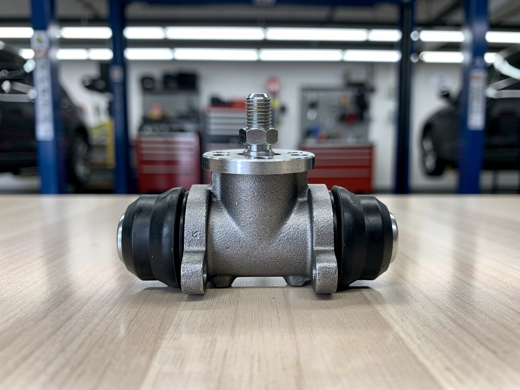 Замена заднего тормозного цилиндра Skoda Fabia 2